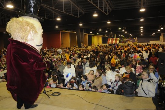 Toltes Papallongues, el Rei del Carnaval, durant el veredicte de les colles guanyadores de la Rua