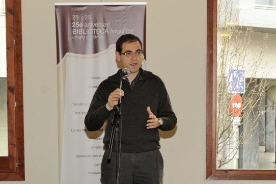 L'alcalde, Ignasi Giménez, durant l'acte de commemoració del 25è aniversari de la Biblioteca