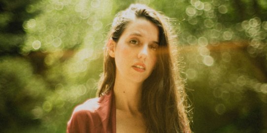 Imatge promocional de l'artista Raquel Lúa.