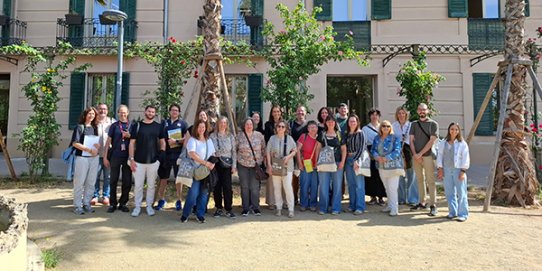 Els visitants amb l'alcaldessa de Castellar, Yolanda Rivera.