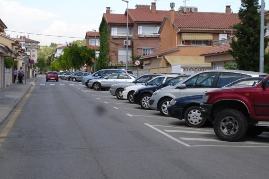 Aparcaments en bateria al carrer de Jaume I