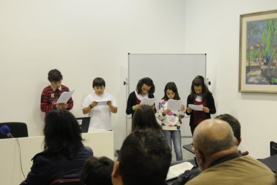 El moment en què els alumnes del Consell d'Infants van fer lectura de les seves propostes al Pla de Mobilitat