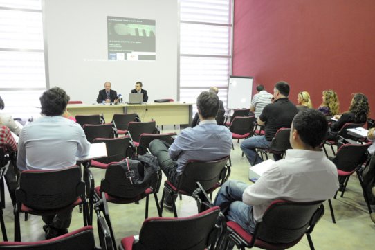 Una vintena de persones han assistit avui a una jornada sobre la reforma laboral al Centre de Serveis