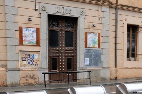 Façana de l'Escola nocturna