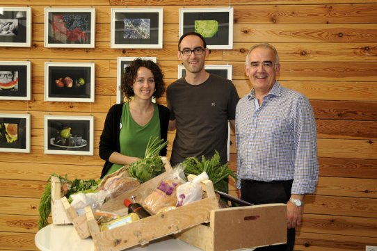 Imatge dels tres primers premiats: Irene Martí (2n premi), Carles Calsina (3r premi) i Jaume Calsina (1r premi)