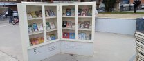 El projecte “Castellar, vila de llibres” pren un nou impuls amb la reparació dels cinc bucs d’intercanvi de la via pública